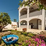Ariane Poličnik