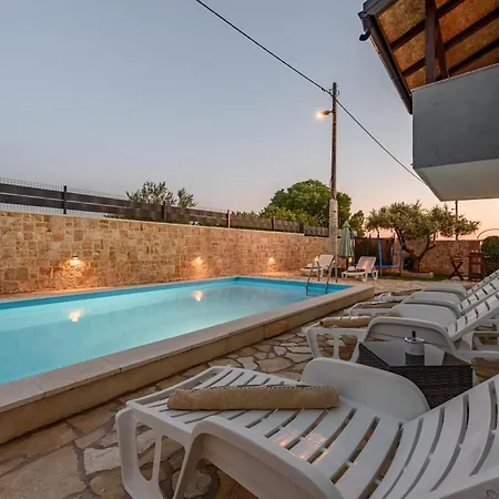 Ariane Policnik